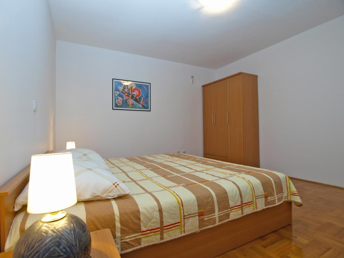 Apartment Alma 1600 Pula Exterior photo
