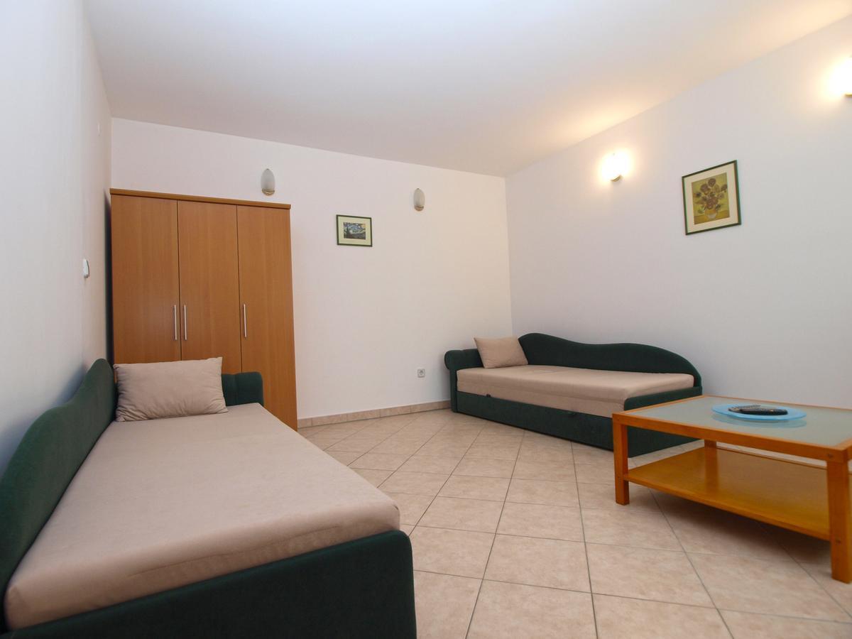 Apartment Alma 1600 Pula Exterior photo
