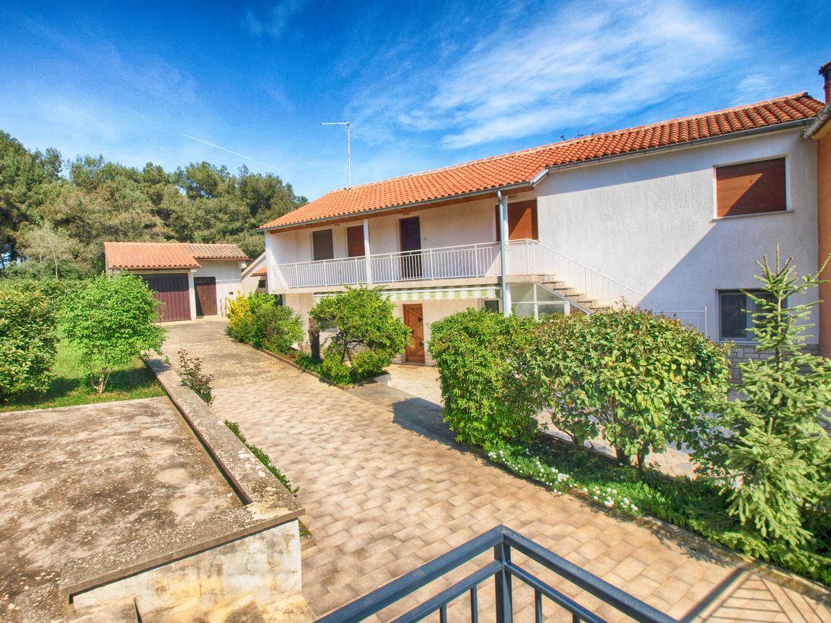 Apartment Alma 1600 Pula Exterior photo